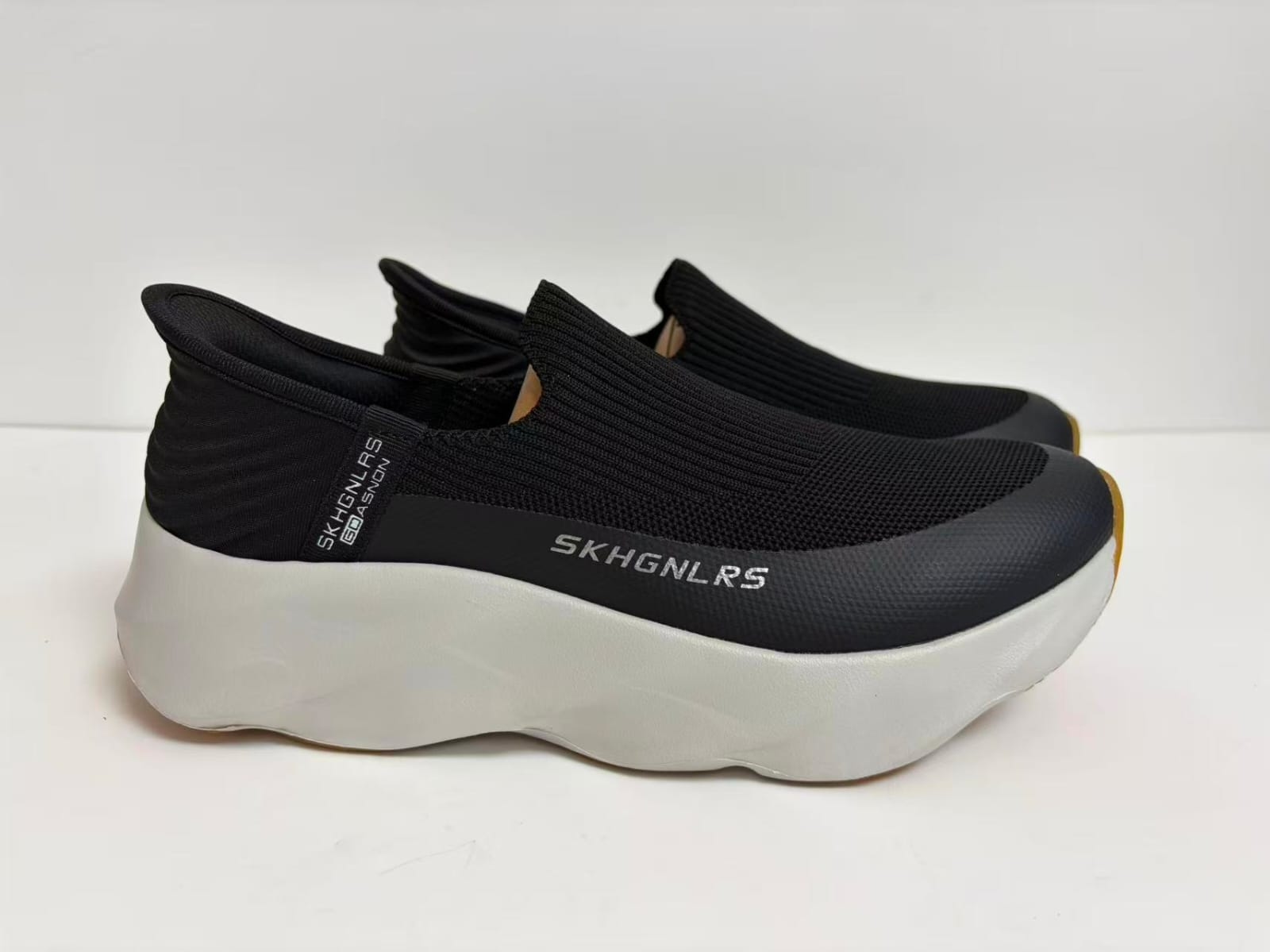MENS SPORT SHOES FOOT MASSAGE SOLE